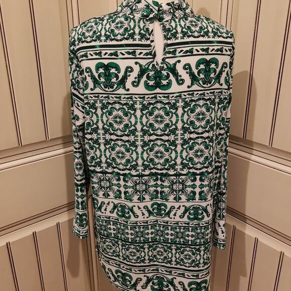 H&M Blouse Size 14 Long Sleeve Flowy Green and White Print Longer Top - Picture 6 of 8